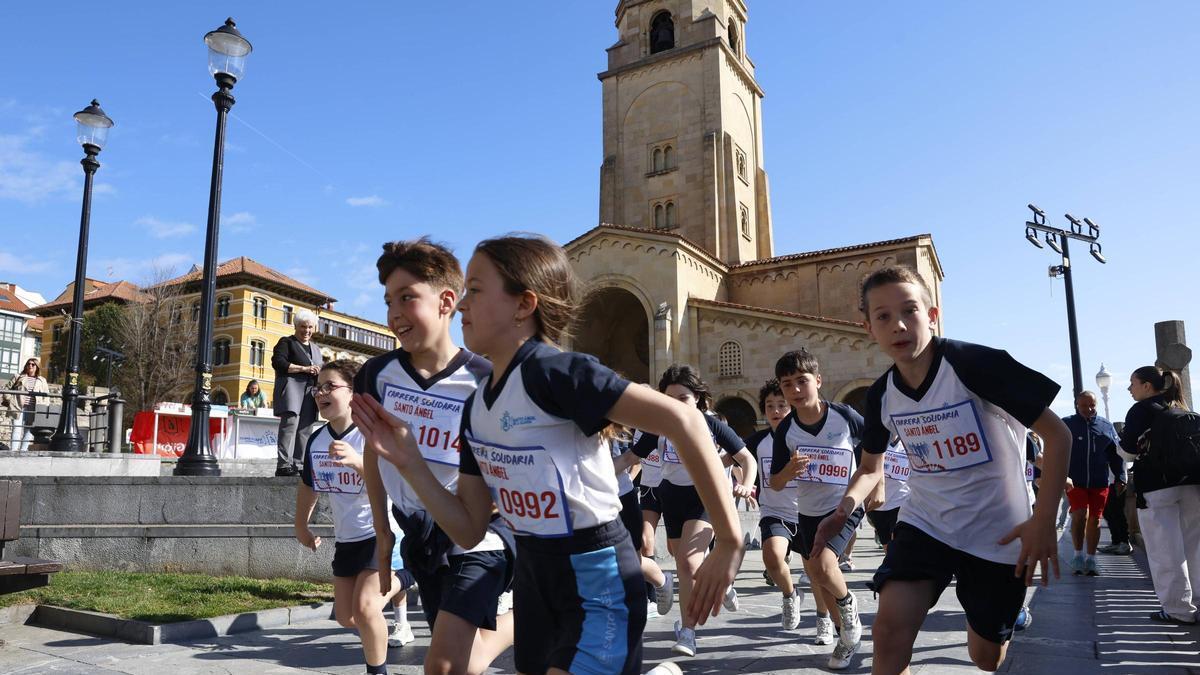La carrera solidaria del Santo Ángel, en imágenes