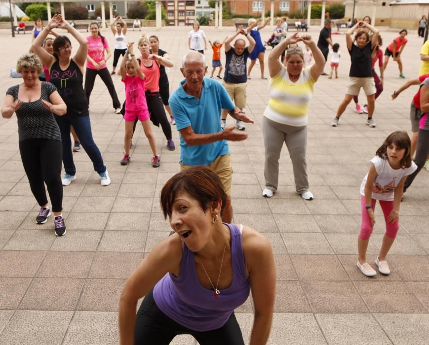 Clase de zumba al aire libre en Gijón