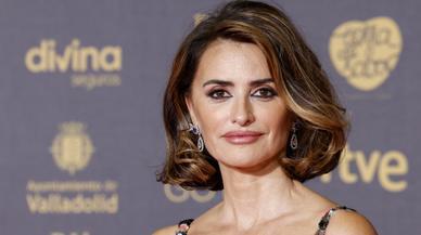 El cambio de look de Penélope Cruz y su vestido de los 300.000 bordados en los Premios Goya 2024