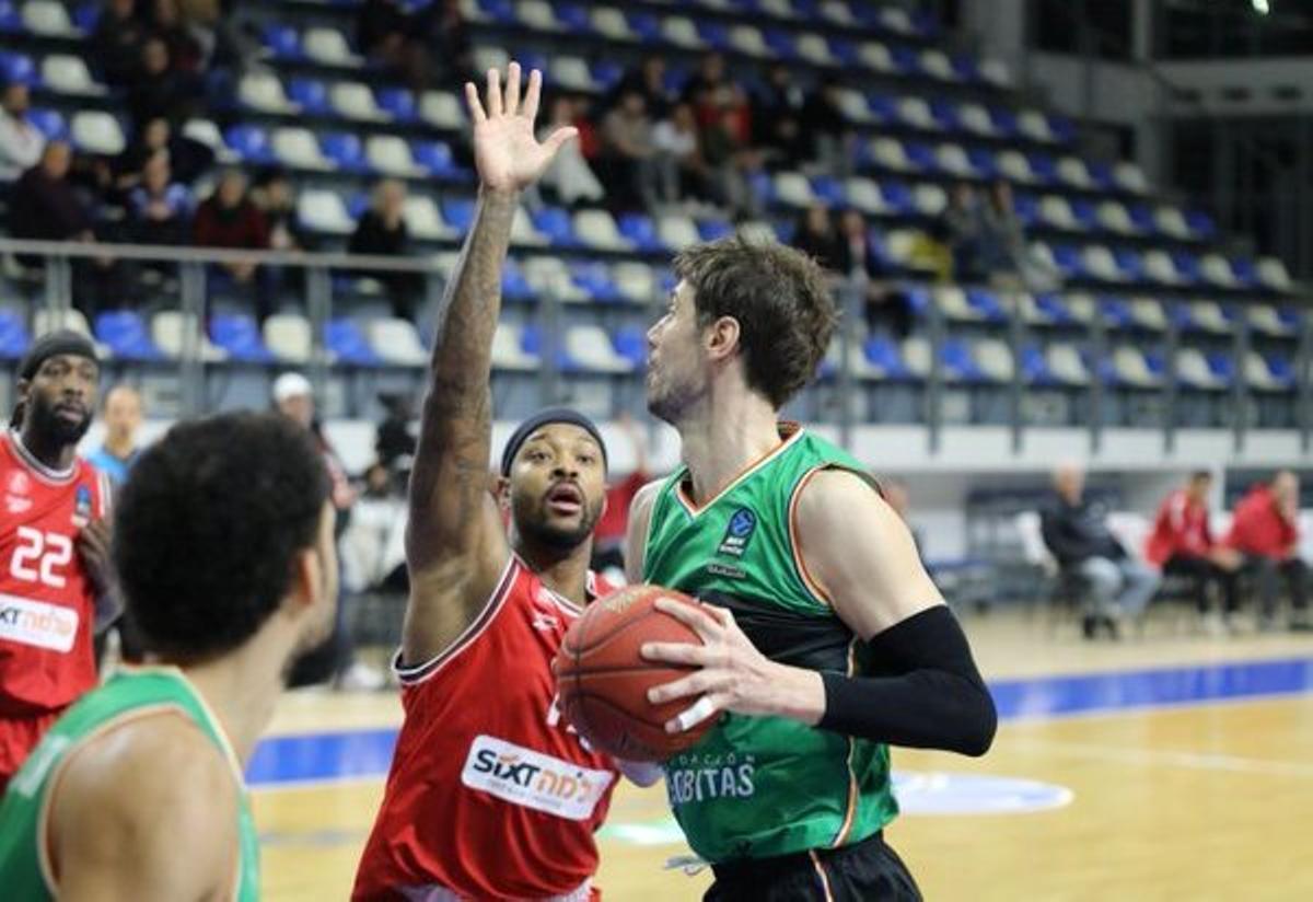 La Penya necesita un gran partido de Tomic para optar al triunfo ante el Radiopharm Ulm
