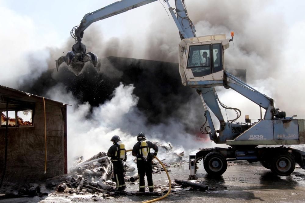 Incendio en una chatarrería de La Unión