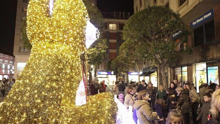 El oso gigante instalado el año pasado en la plaza Seis de Agosto.