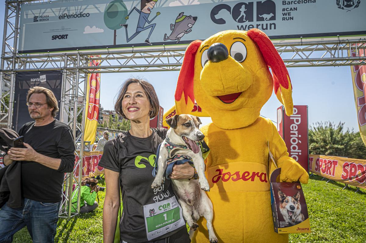 CAN WE RUN BARCELONA. La carrera organizada por Prensa Ibérica y El Periódico de Catalunya con la colaboración de Sport ,  donde las personas y sus mascotas perrunas corren en familia