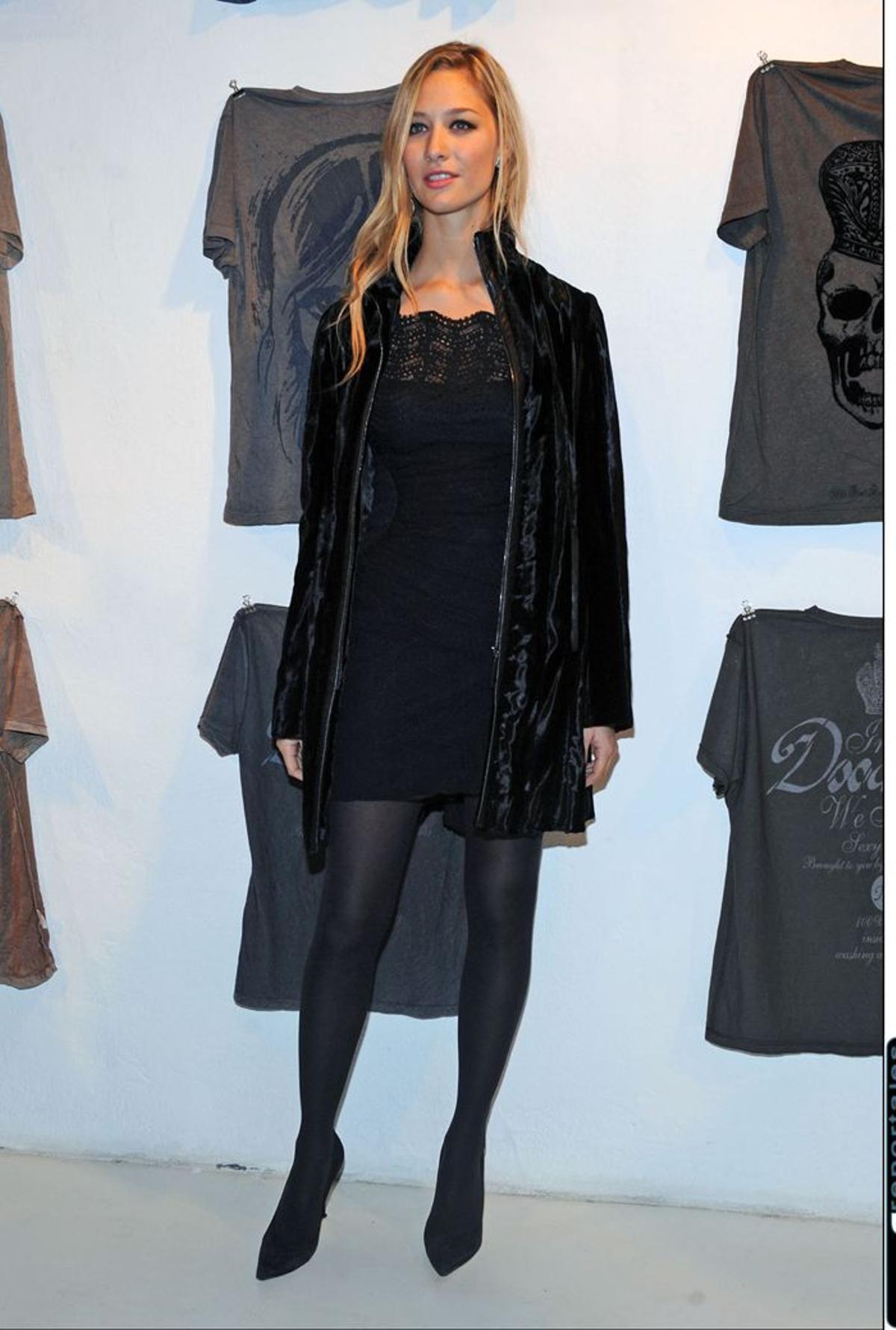 Beatrice Borromeo con look en total black