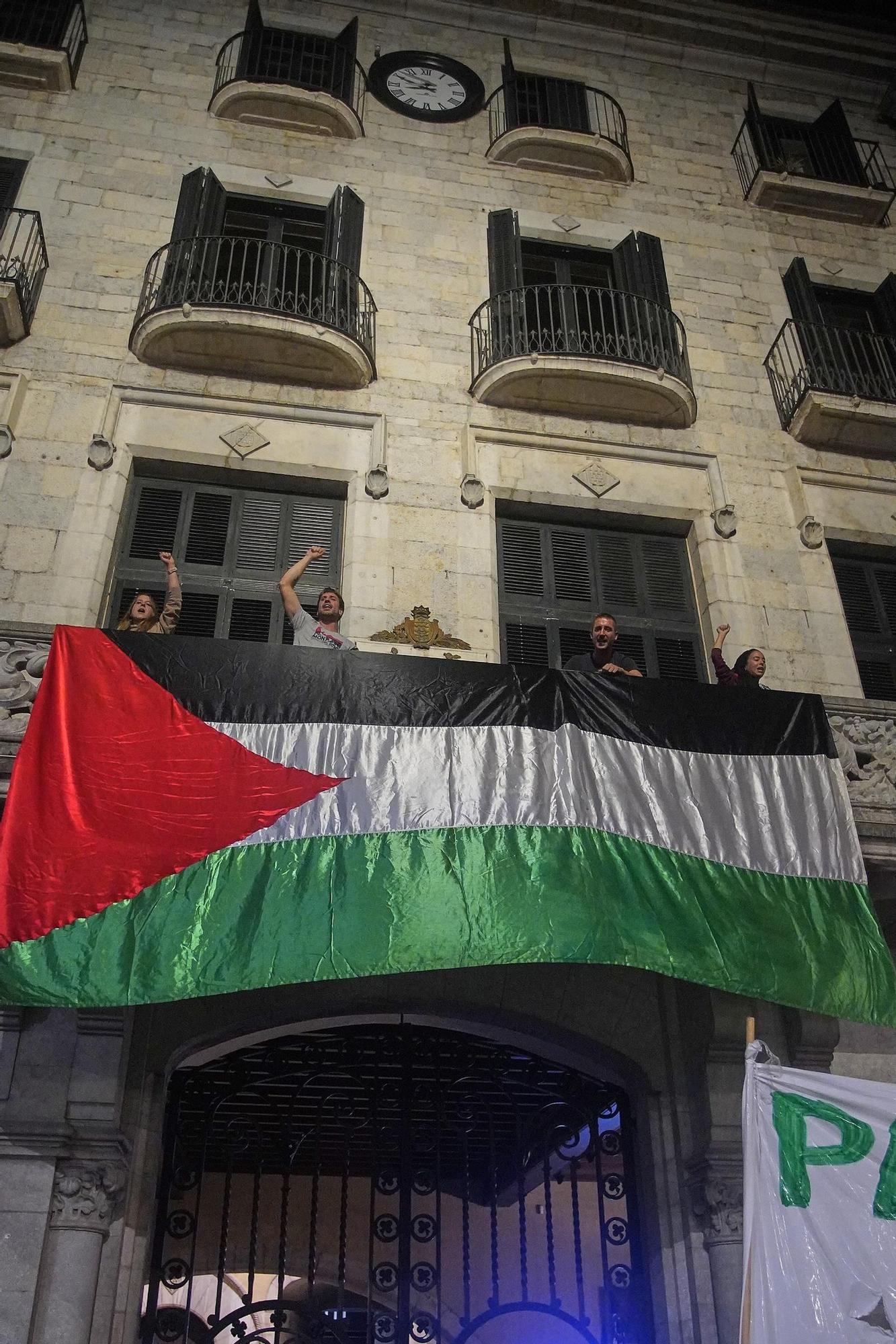 Pengen una bandera palestina a l'Ajuntament de Girona