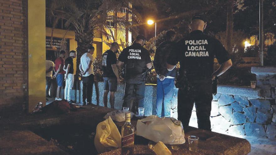 Intervención de la Policía Local de Santa Cruz de Tenerife con un grupo de jóvenes en la última semana