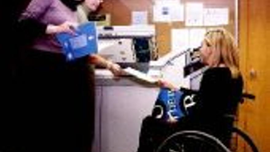 La Uex crea un servicio para los discapacitados