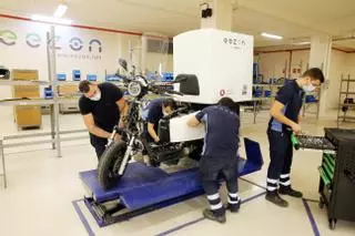 Correos usará motos eléctricas “made in Vigo”: VMS entregará 136 unidades de su “eezon e3”