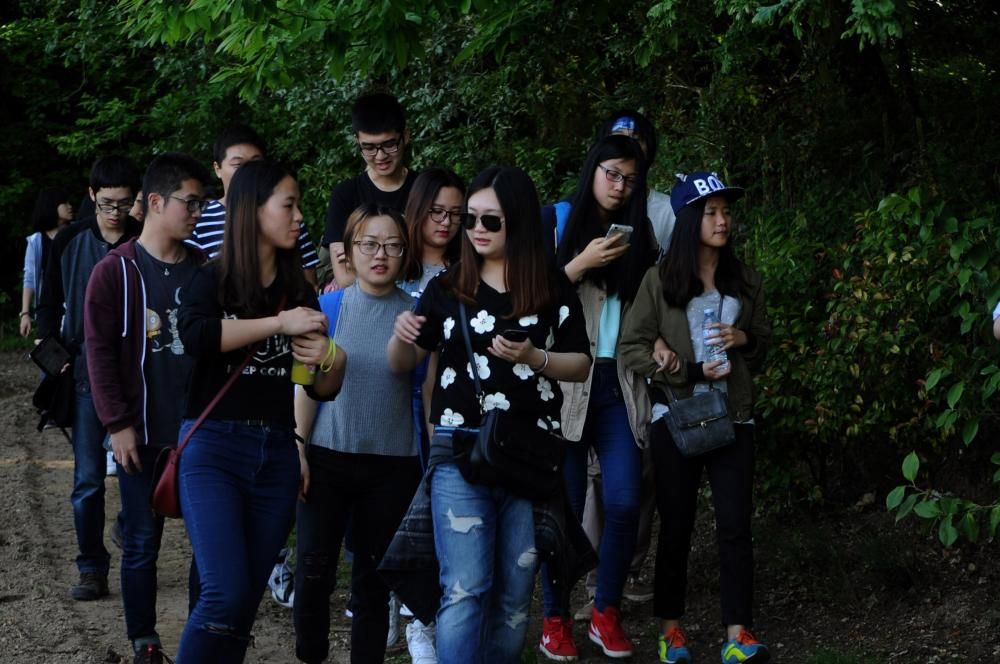 Estudiantes chinos visitan el jardín botánico de Q