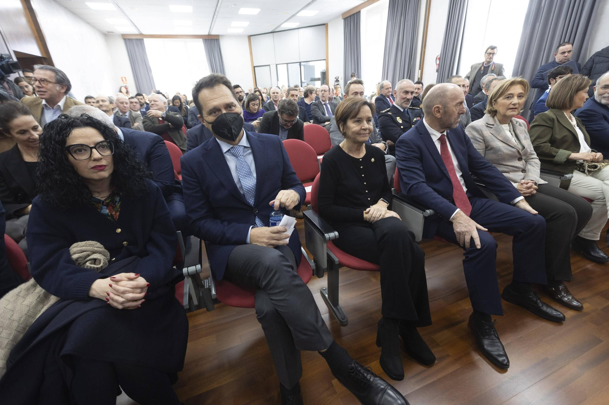 En imágenes: Obdulia Fernández recoge la Medalla de Oro de la Cámara de Oviedo