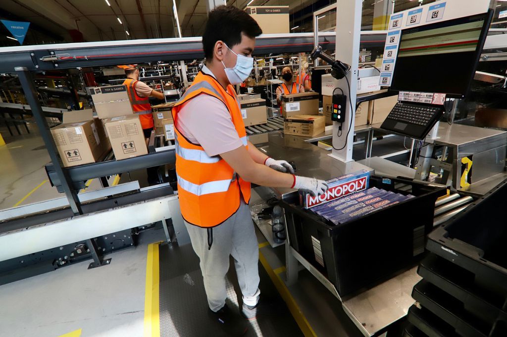 Inauguración del centro logístico de Amazon en Murcia