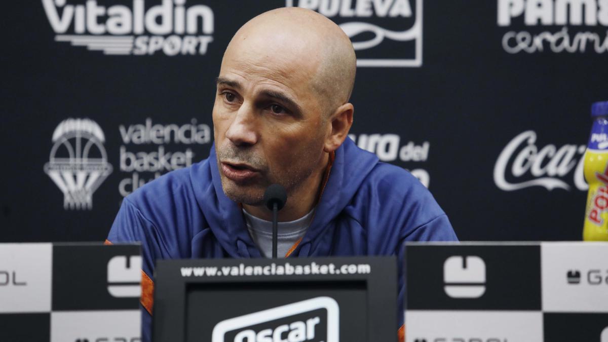 Rueda de prensa de Peñaroya, entrenador Valencia Basket