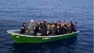 Cae la llegada de inmigrantes a Canarias, pero sube un 47% a Baleares y península