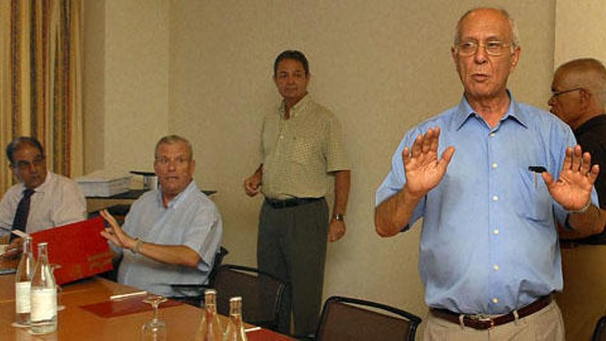 Rafael León, Nicolás Ortega, Manuel García Navarro y Ricardo Ríos, en una imagen de archivo, estuvieron presentes en la reunión de ayer.  i S. BLANCO