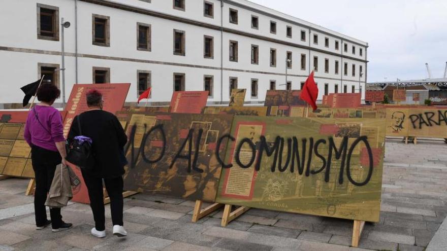 El Concello condena las pintadas en la exposición sobre el sindicalismo coruñés