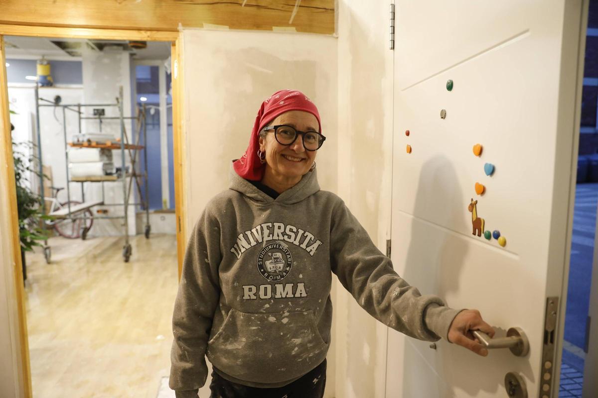 Los residentes de bajos comerciales convertidos en vivienda en Gijón, en imágenes