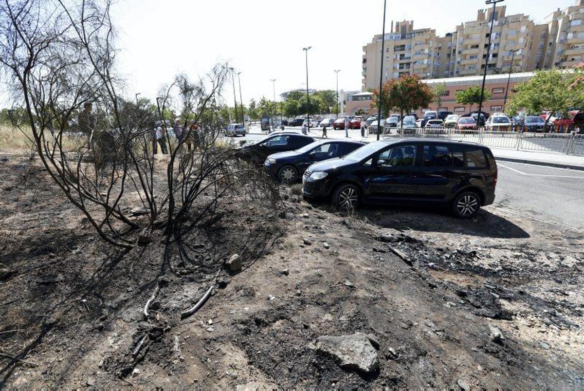 Incendio de cuatro vehículos en la calle Alhama de Aragón