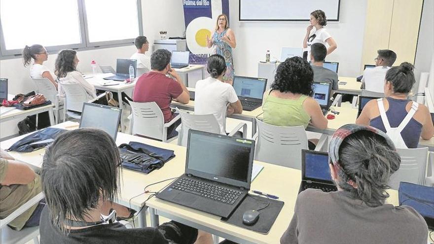 Un total de 48 jóvenes participan en talleres de tecnologías y restauración