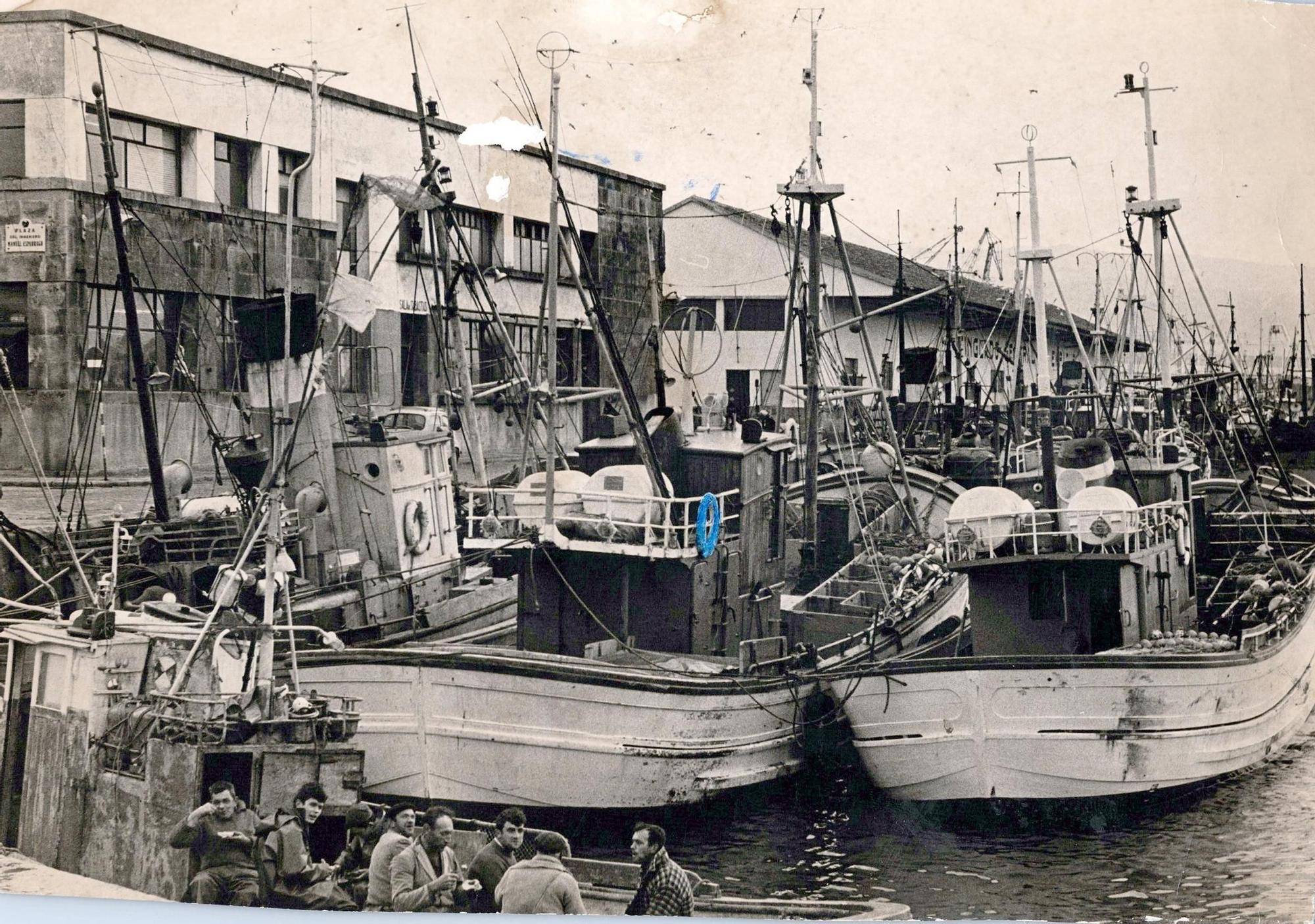Barcos amarrados debido al mal tiempo en O Berbés 1971 Magar