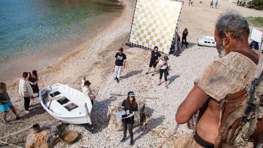 Un momento del rodaje en la playa de Cala d’Hort. | PAUXA