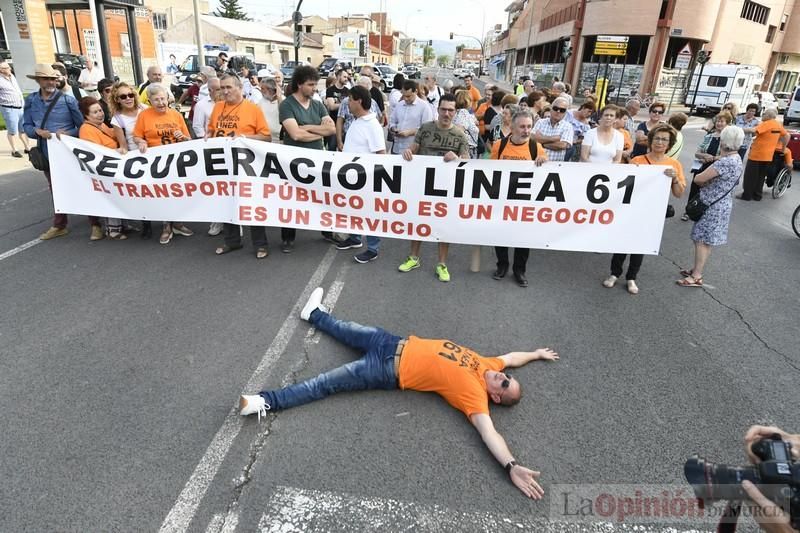 Protesta por la recuperación de la Línea 61