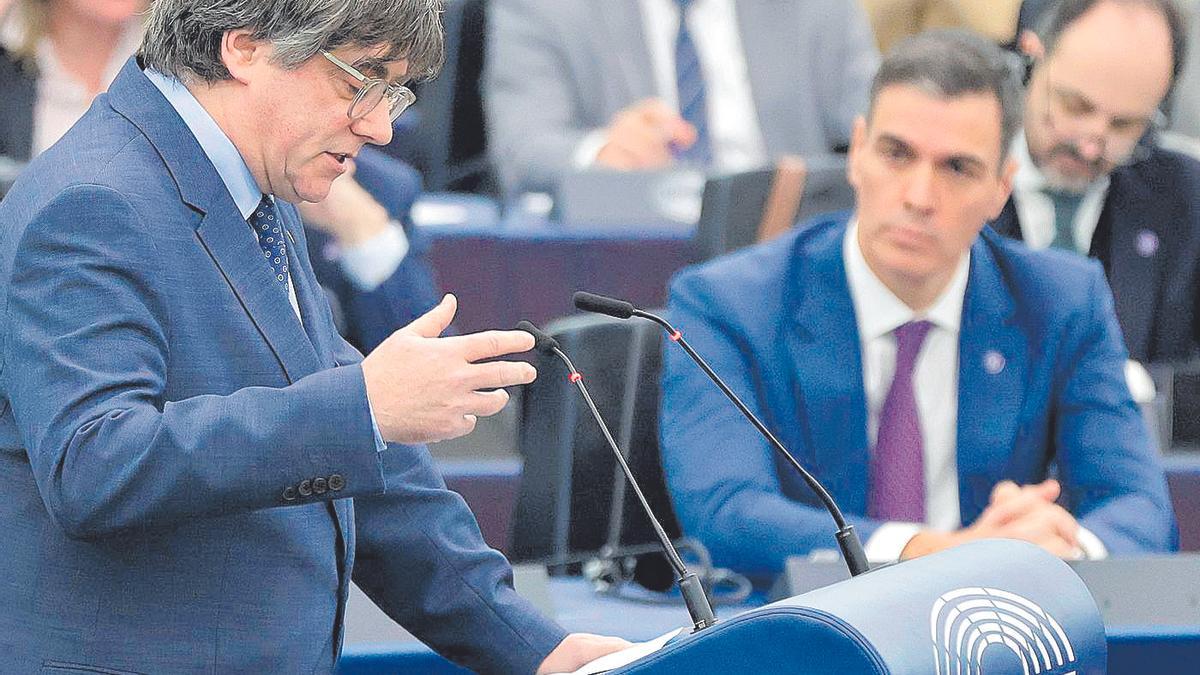 Carles Puigdemont y Pedro Sánchez, el pasado 13 de diciembre en el Parlamento Europeo.