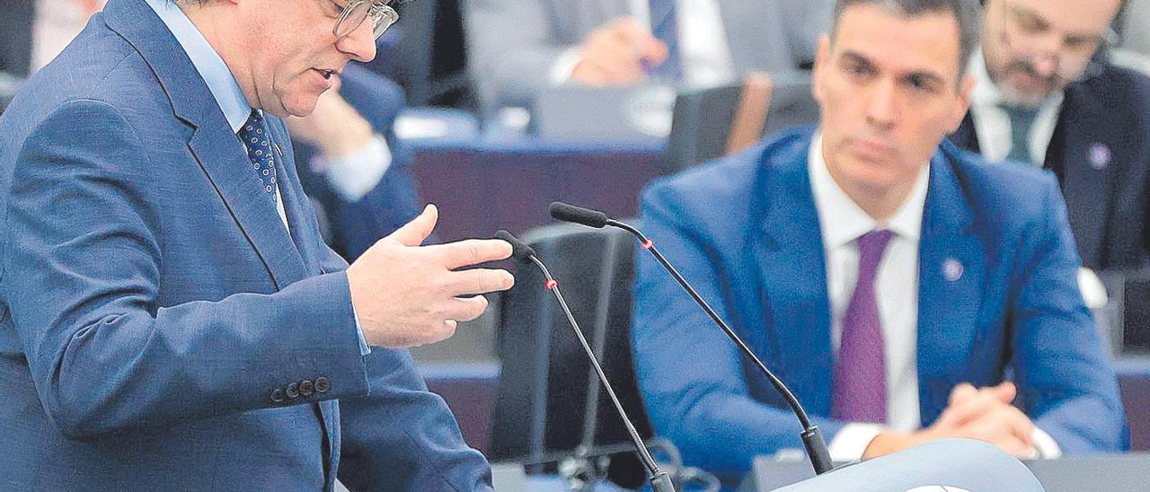 Carles Puigdemont y Pedro Sánchez, el pasado 13 de diciembre en el Parlamento Europeo.