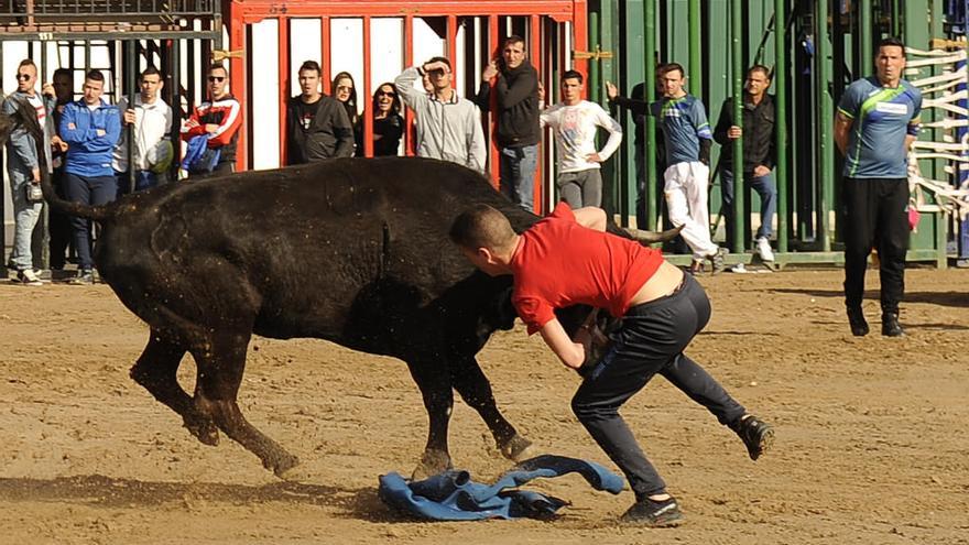 Accidentado segundo día de la Pascua Taurina en Onda con múltiples cogidas