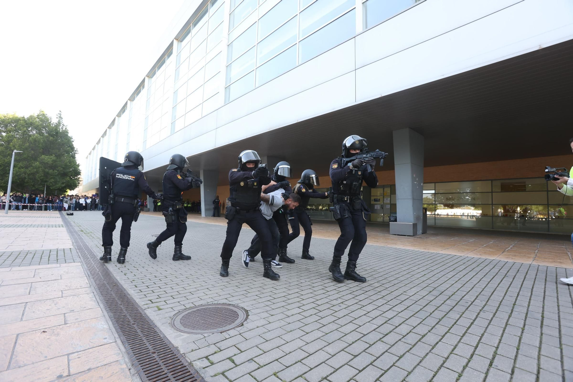 La Universidad de Alicante realiza un simulacro de ataque terrorista en sus instalaciones