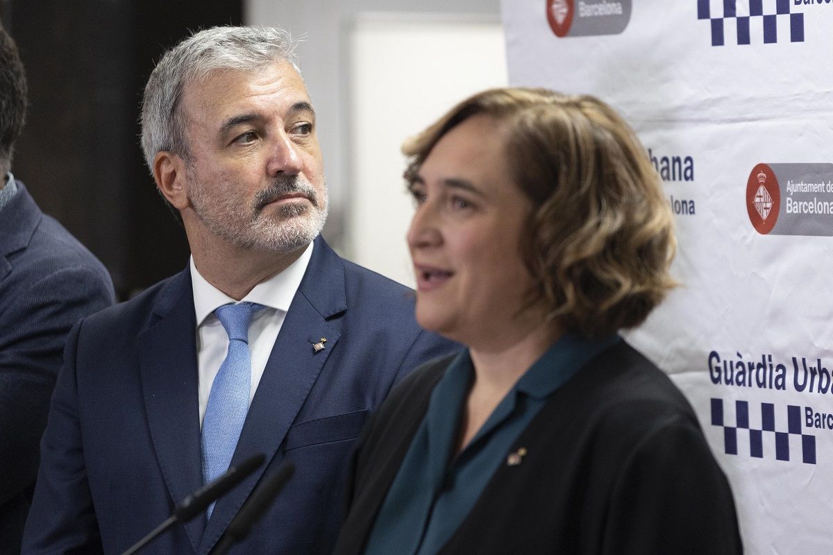 El alcaldable del PSC, Jaume Collboni, con la alcaldesa de Barcelona, Ada Colau