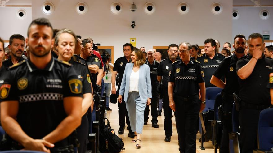 Catalá visita la central de la Policía Local de València