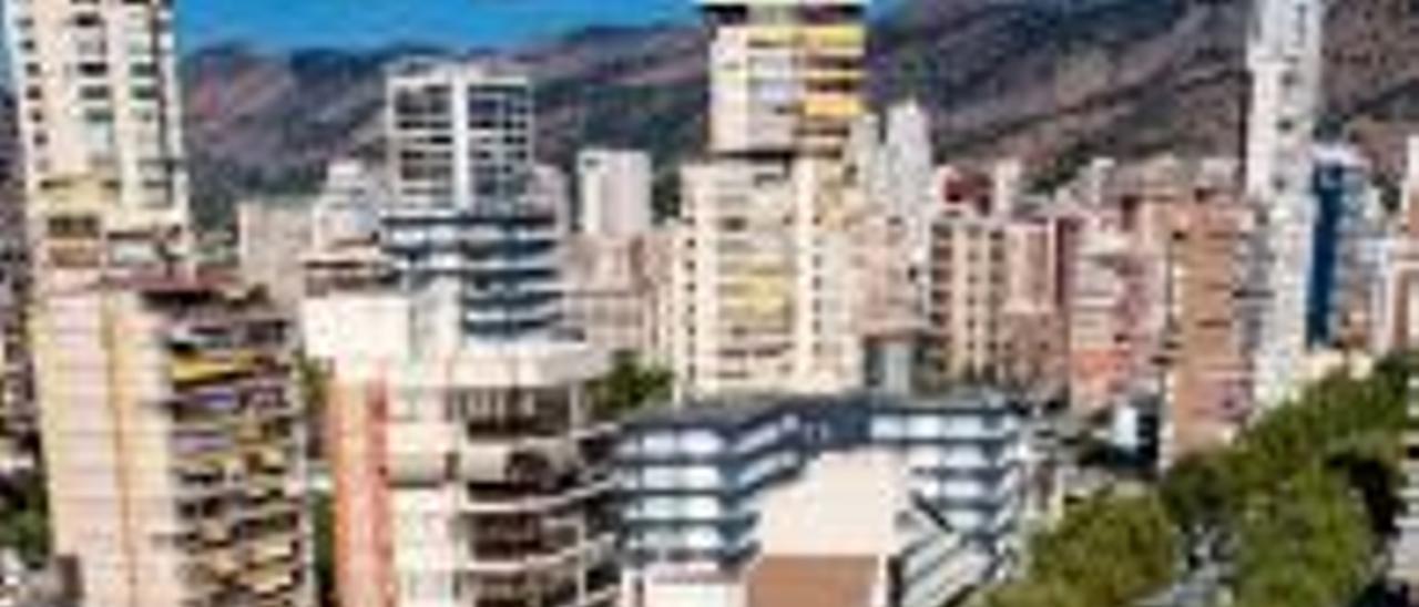 Vista aérea de la avenida del Mediterráneo de Benidorm.