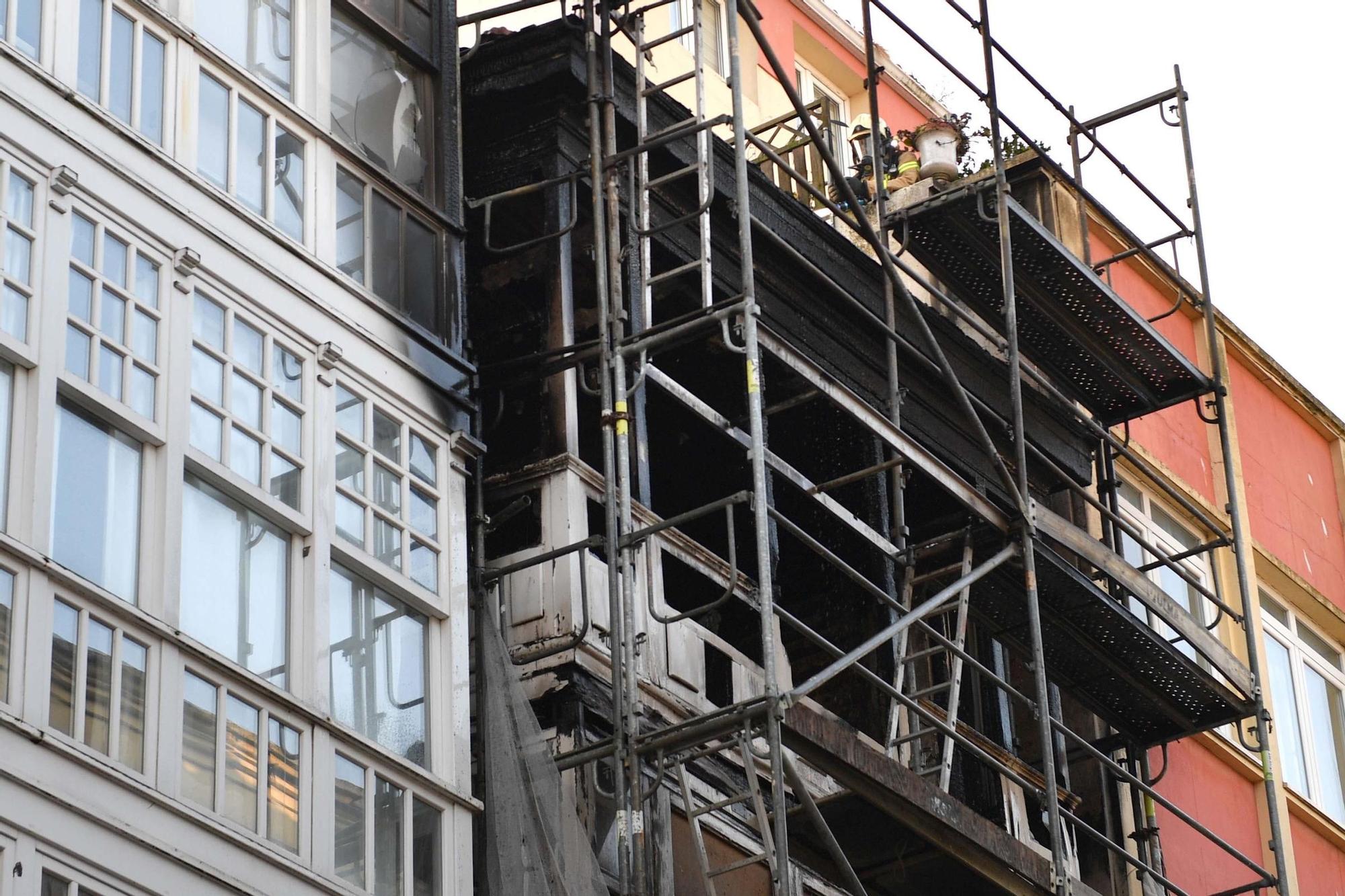Un incendio en un edificio ocupado de la calle Barrera obliga a desalojar otros seis inmuebles