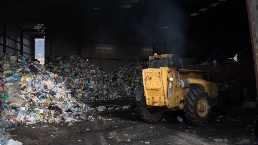 Legal guarantee for the award of the contract for waste management