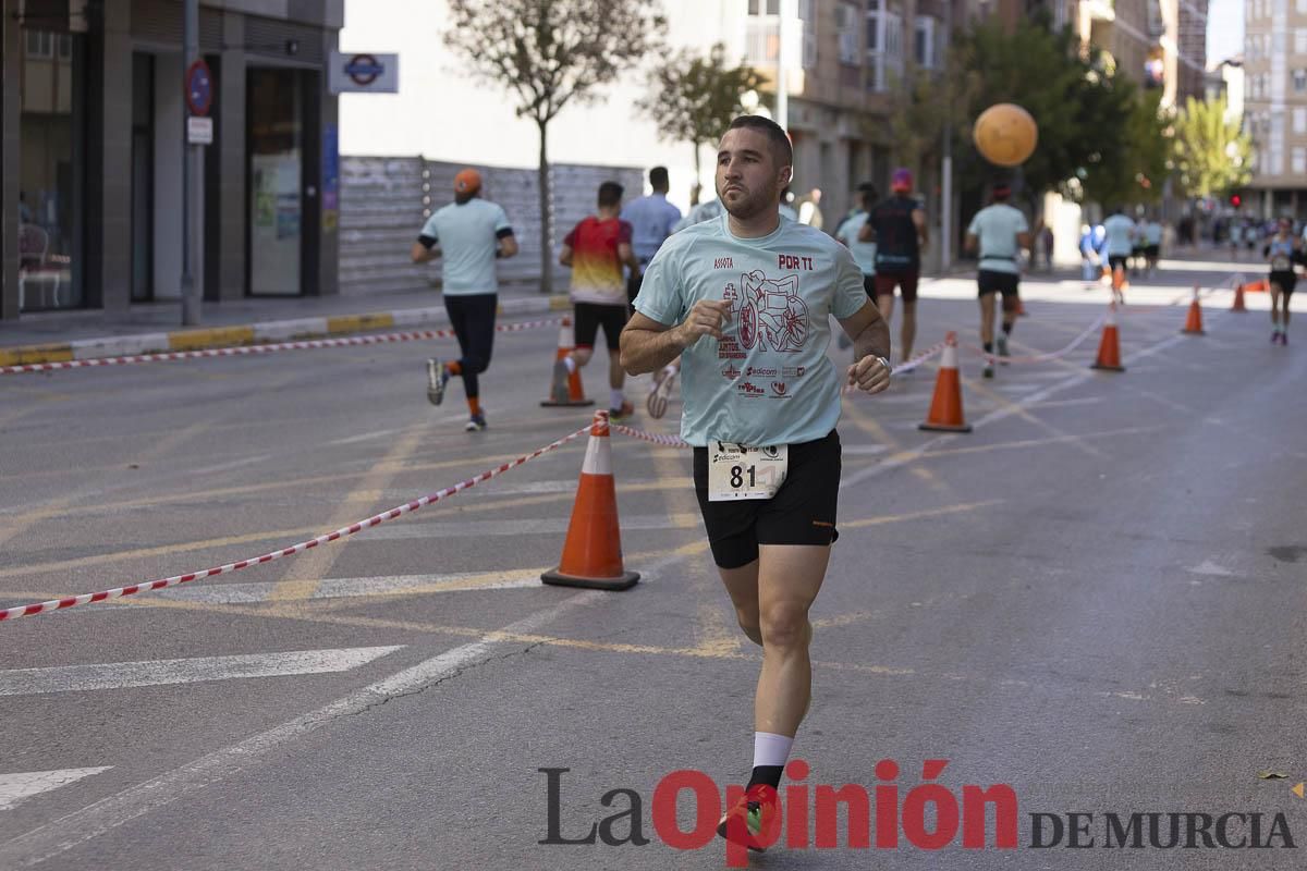 Carrera '10K Assota por ti' en Caravaca (salida y giro primera vuelta)
