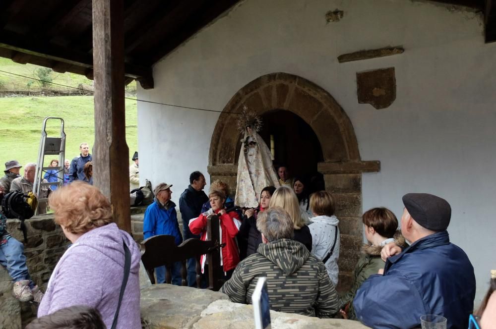 Romería en Piedracea, fiestas de la Flor de Lena