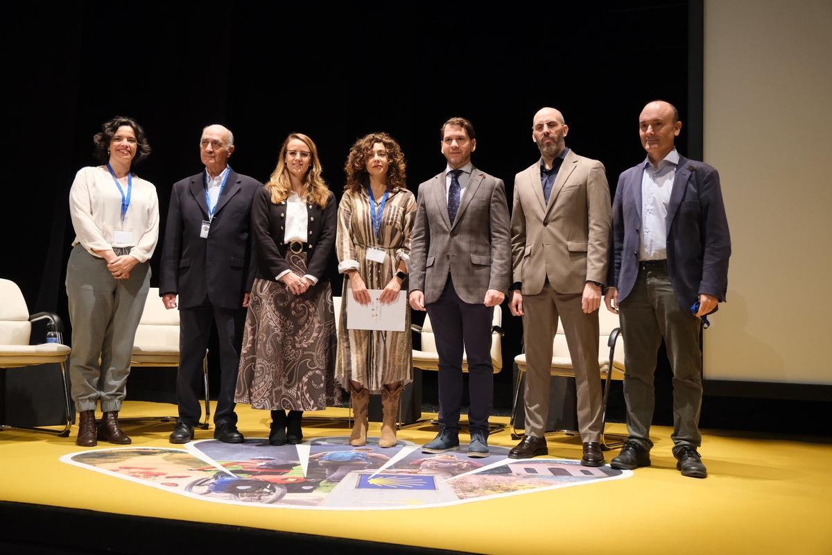 Participantes en la inauguración del congreso sobre el Camino Mozárabe de Santiago, en Cabra.