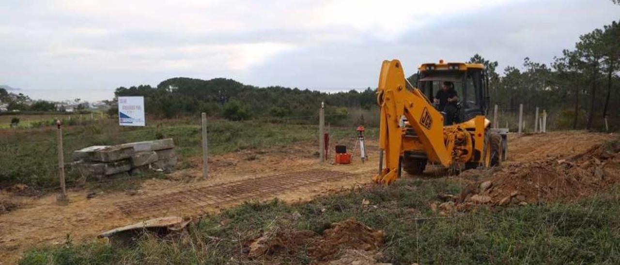 Los trabajos de reapertura del Camiño do Norte que se ejecutaban a principios de mes. // Muñiz