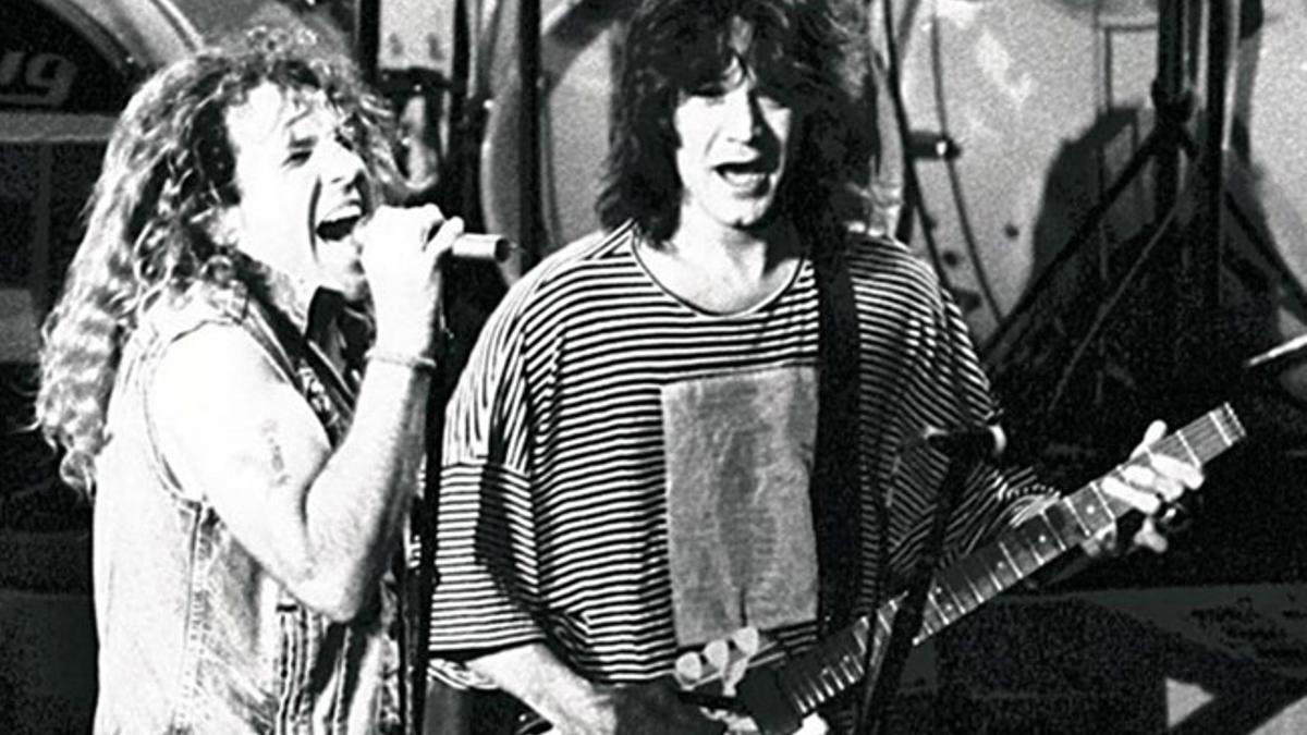 Eddie Van Halen (a la derecha), con el artista Sammy Hagar