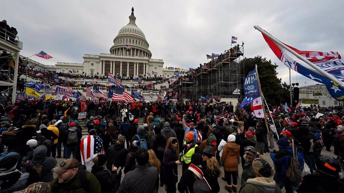 Partidarios de Trump durante el asalto al Capitolio