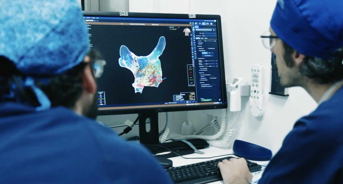 Frecuencia cardíaca, regularidad del latido y origen, las causas que especifican las arritmias.