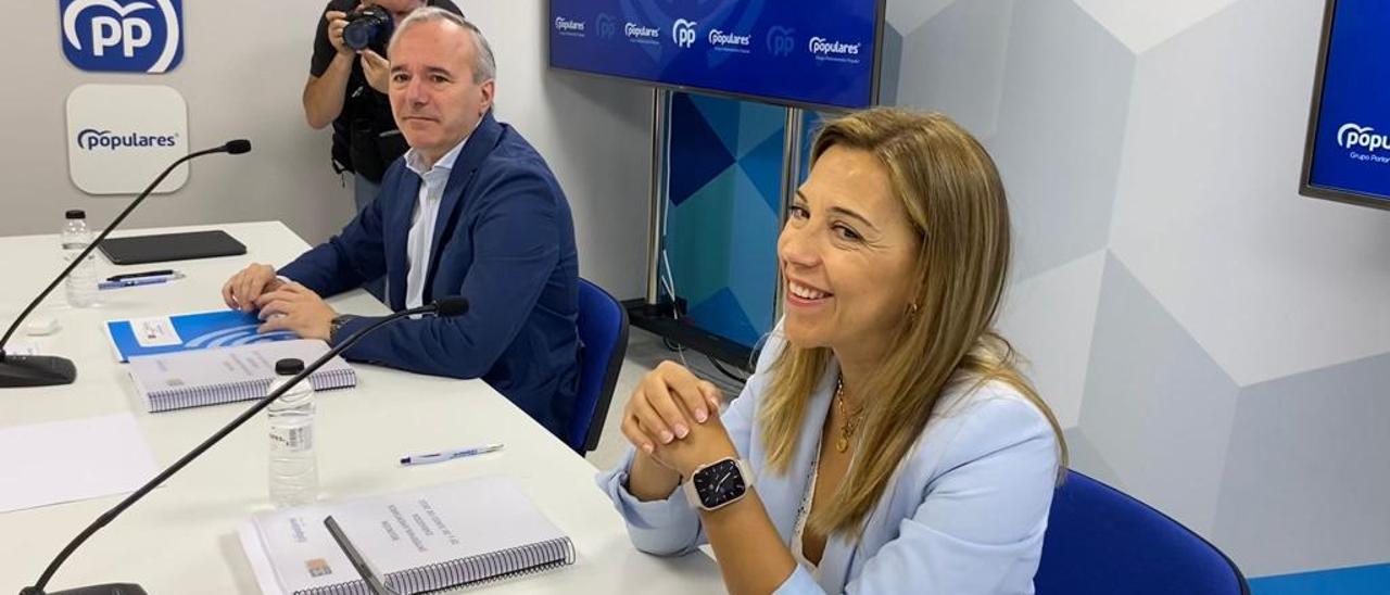 Jorge Azcón, presidente del PP de Aragón, y Ana Alós, secretaria general, presiden la reunión celebrada este miércoles en la sede del partido.