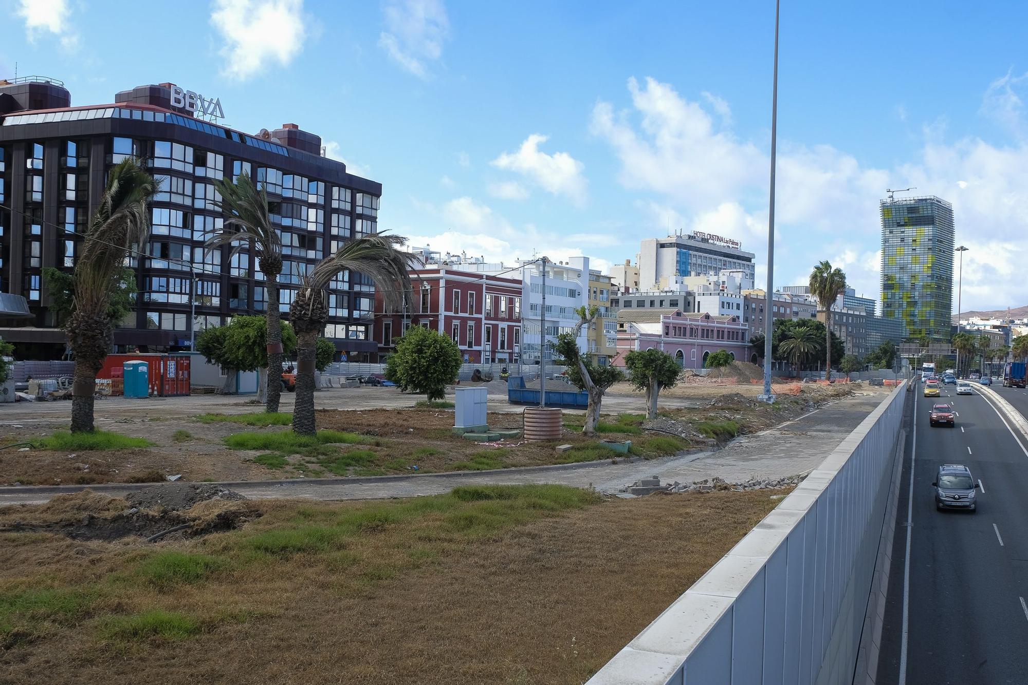 Obras de la Metroguagua en el lado norte de Santa Catalina y Eduardo Benot