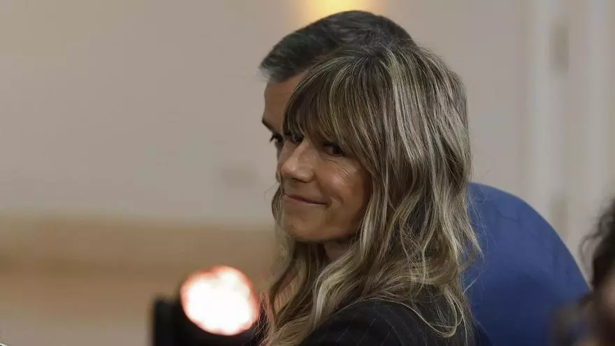 Un juez autoriza a Begoña Gómez a viajar a Londres pero no a Turquía tras la retirada de su pasaporte