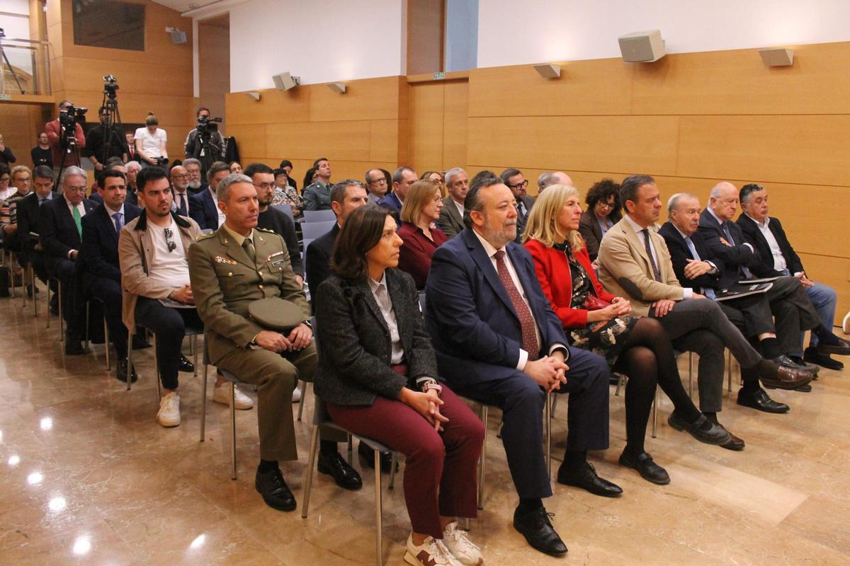 Asistentes a la presentación el Anuario de la Región del Colegio de Periodistas