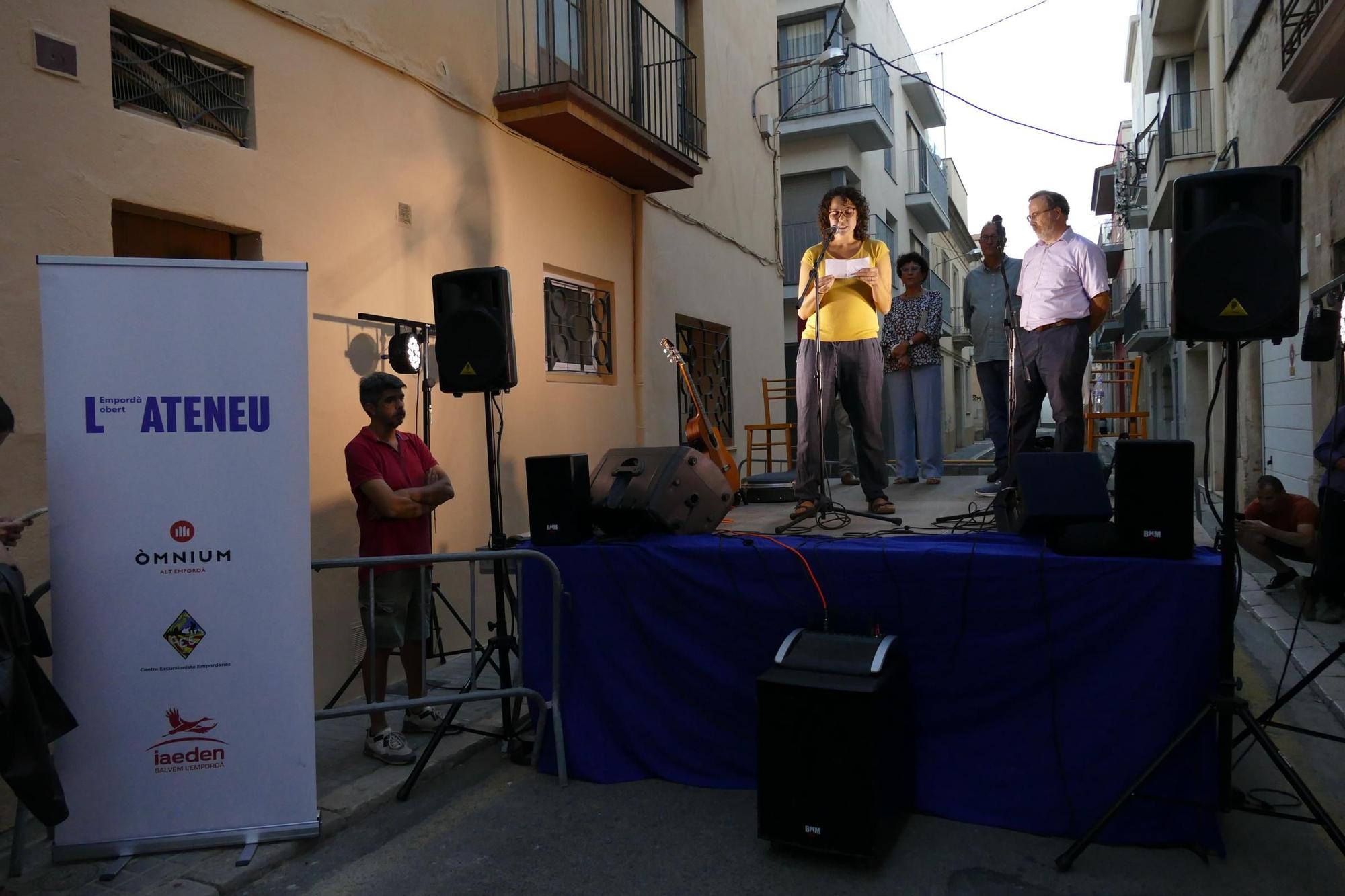 El nou Ateneu de Figueres atrau desenes de persones el dia de la seva inauguració