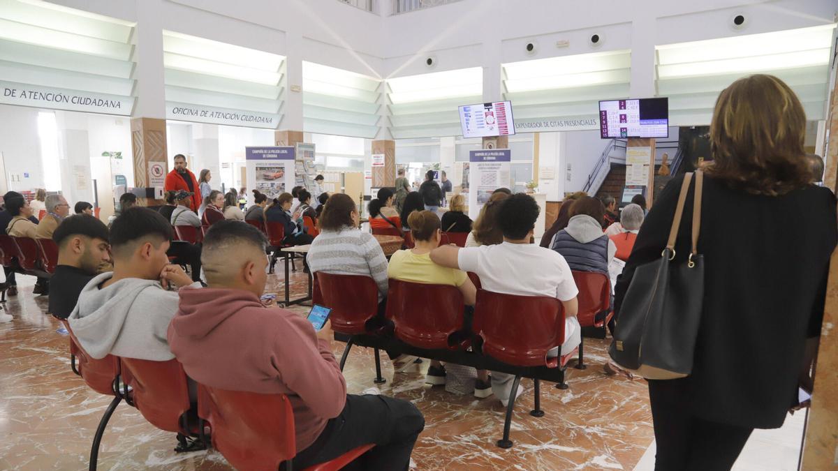 Abierto el plazo para opositar a las 18 plazas de informador tributario del Ayuntamiento de Córdoba: requisitos y dónde presentar la solicitud.