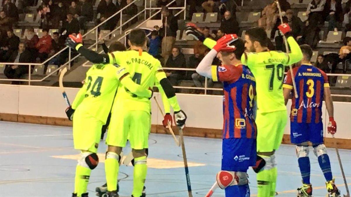 El Barça celebra el primer gol conseguido por Matías Pascual