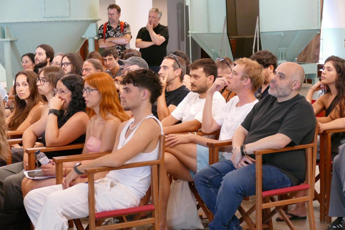 EN IMATGES | El Festival Acústica presenta el cartell de la seva vint-i-tresena edició a l'Antiga Fàbrica Estrella Damm