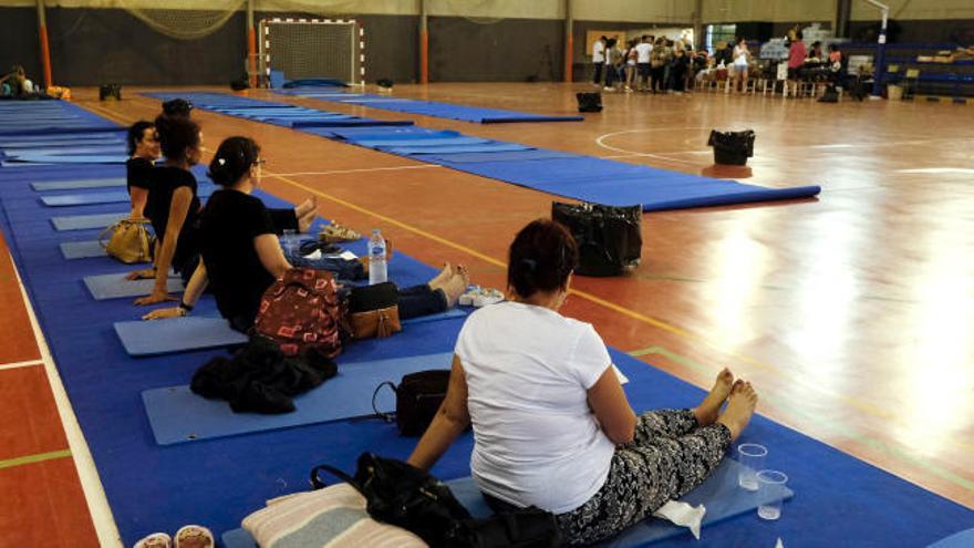 Evacuadas al menos 2.000 personas por el incendio que asola Moguer